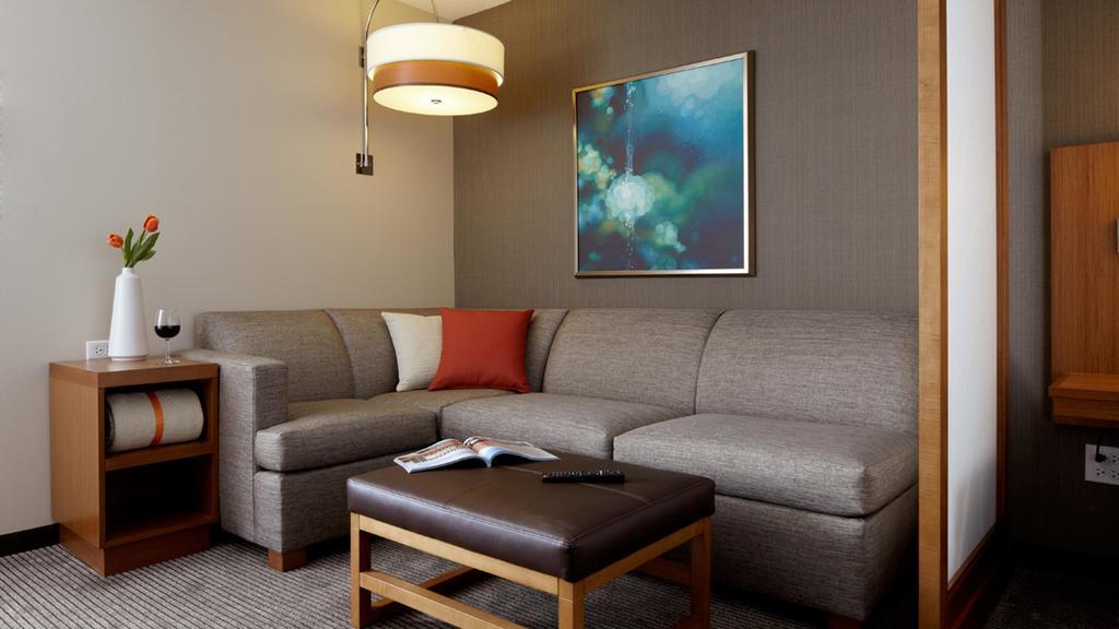 Hyatt Place At The Hollywood Casino Pittsburgh South Washington Room photo